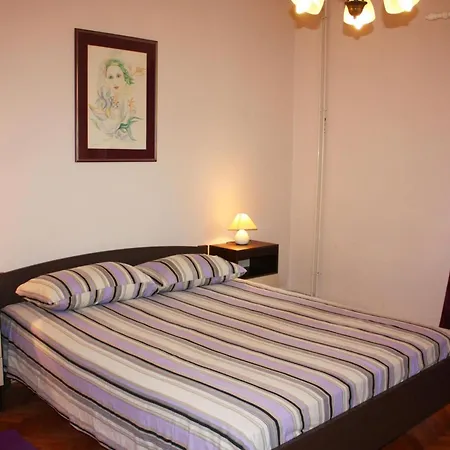 Geraeumige Charmante In Der Naehe Des Meeres By Interhome Apartman *