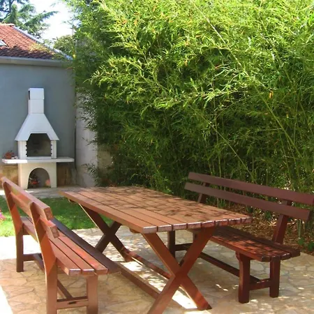 Geraeumige Charmante In Der Naehe Des Meeres By Interhome Apartment *