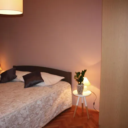 Geraeumige Charmante In Der Naehe Des Meeres By Interhome Apartman